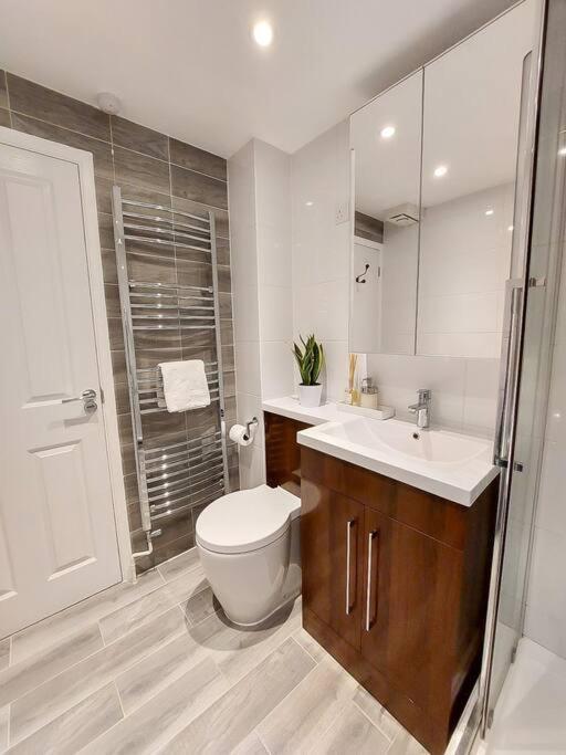 Stunning Riverside Oxford Apartment With Parking Exterior photo